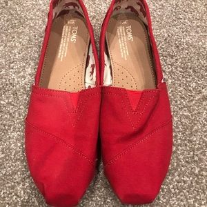 New women’s red Toms Sz 10